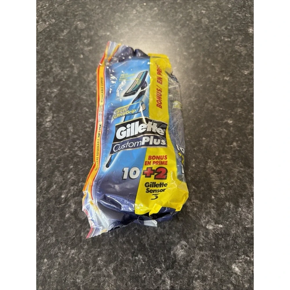 2005 Gillette Custom Plus Disposable 12 Razors NEW OLD STOCK Resealable Bag